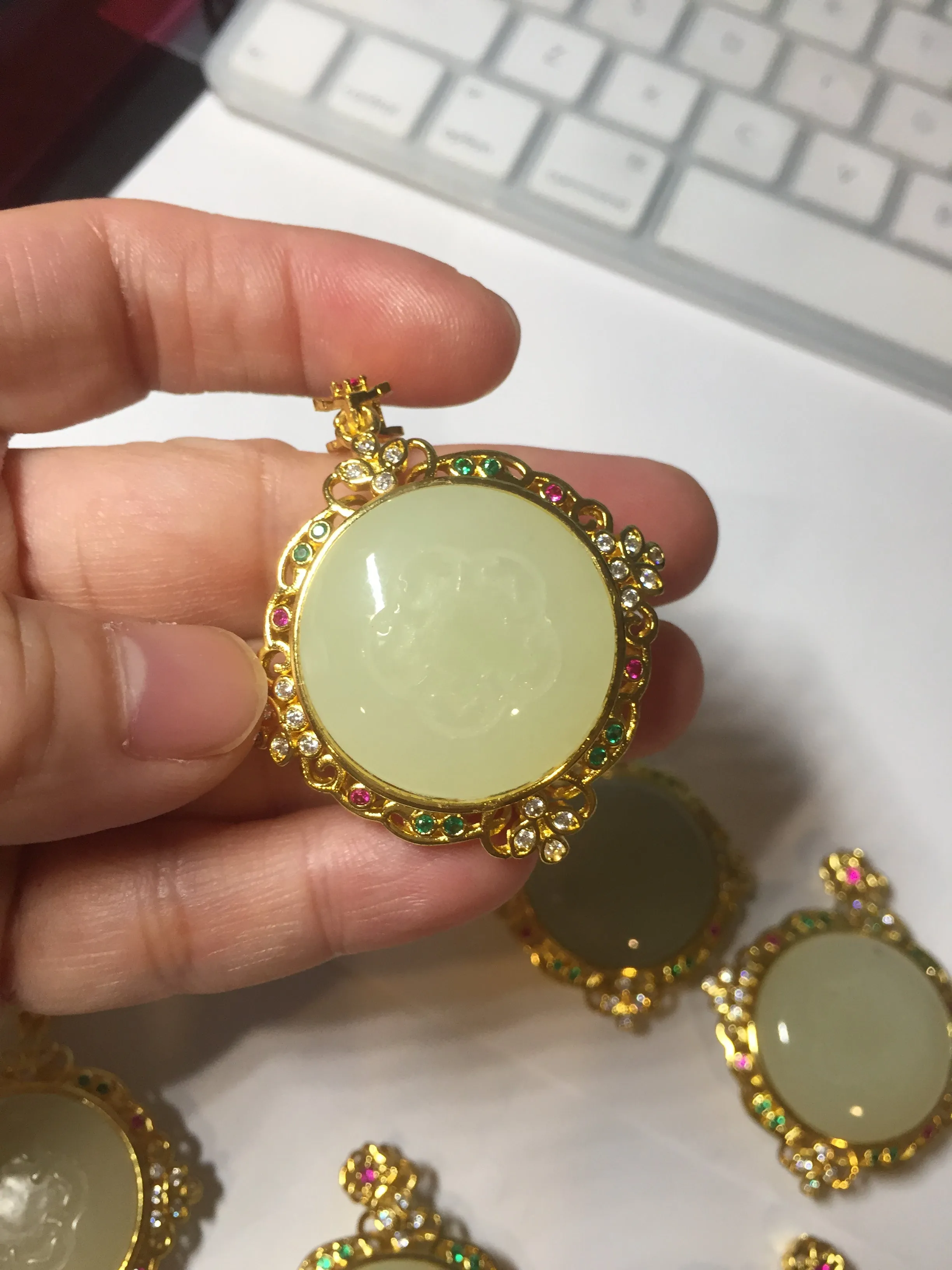 100% Natural yellow/green Hetian nephrite Jade(和田黄玉) pendant HF84