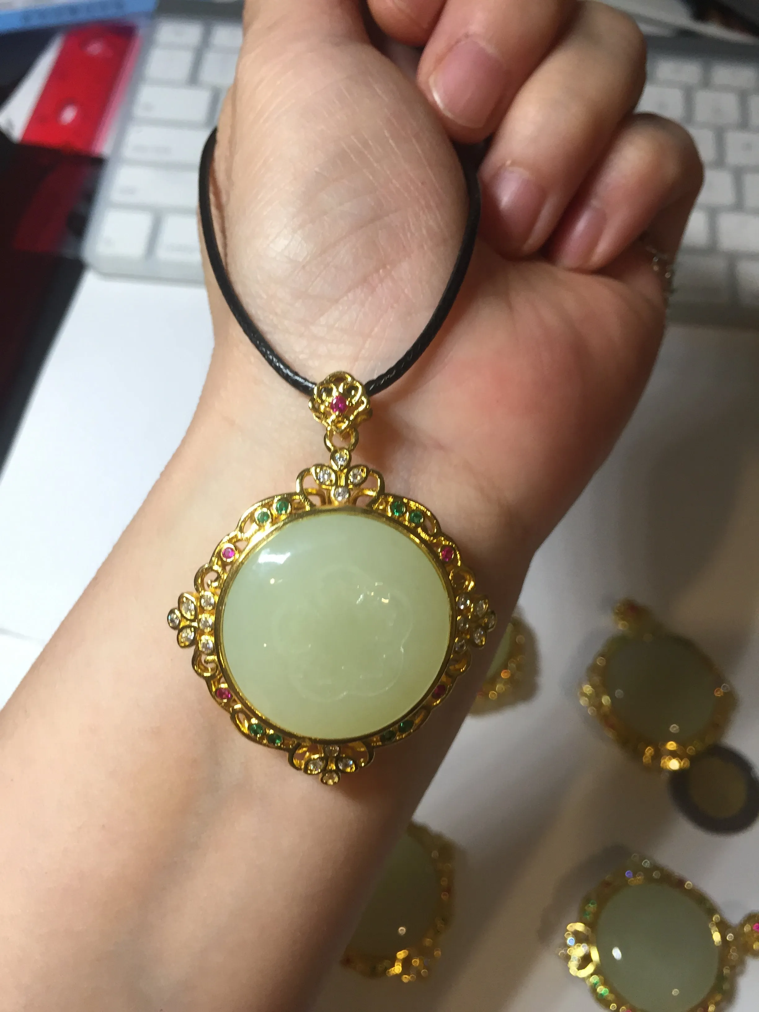 100% Natural yellow/green Hetian nephrite Jade(和田黄玉) pendant HF84