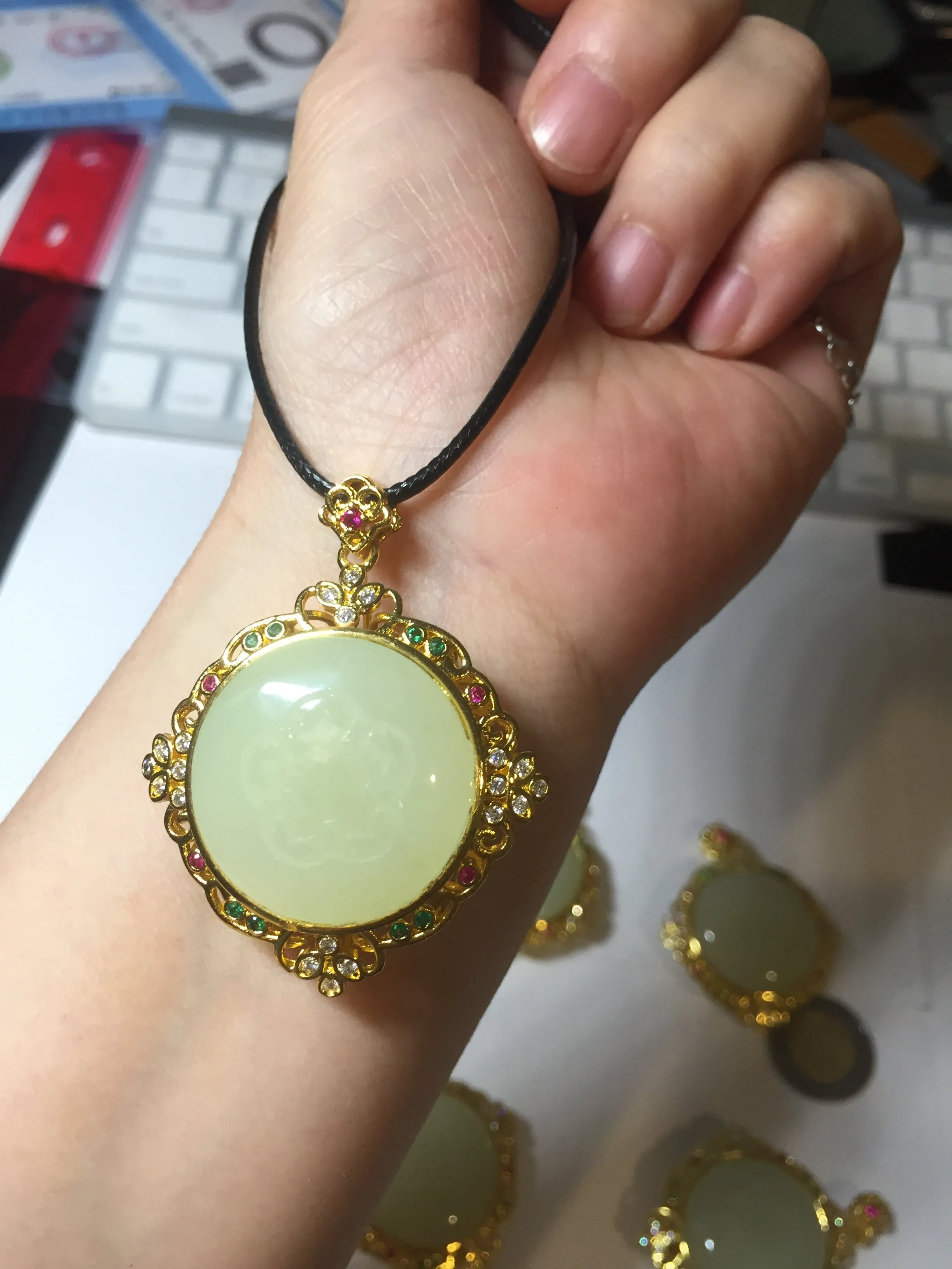 100% Natural yellow/green Hetian nephrite Jade(和田黄玉) pendant HF84