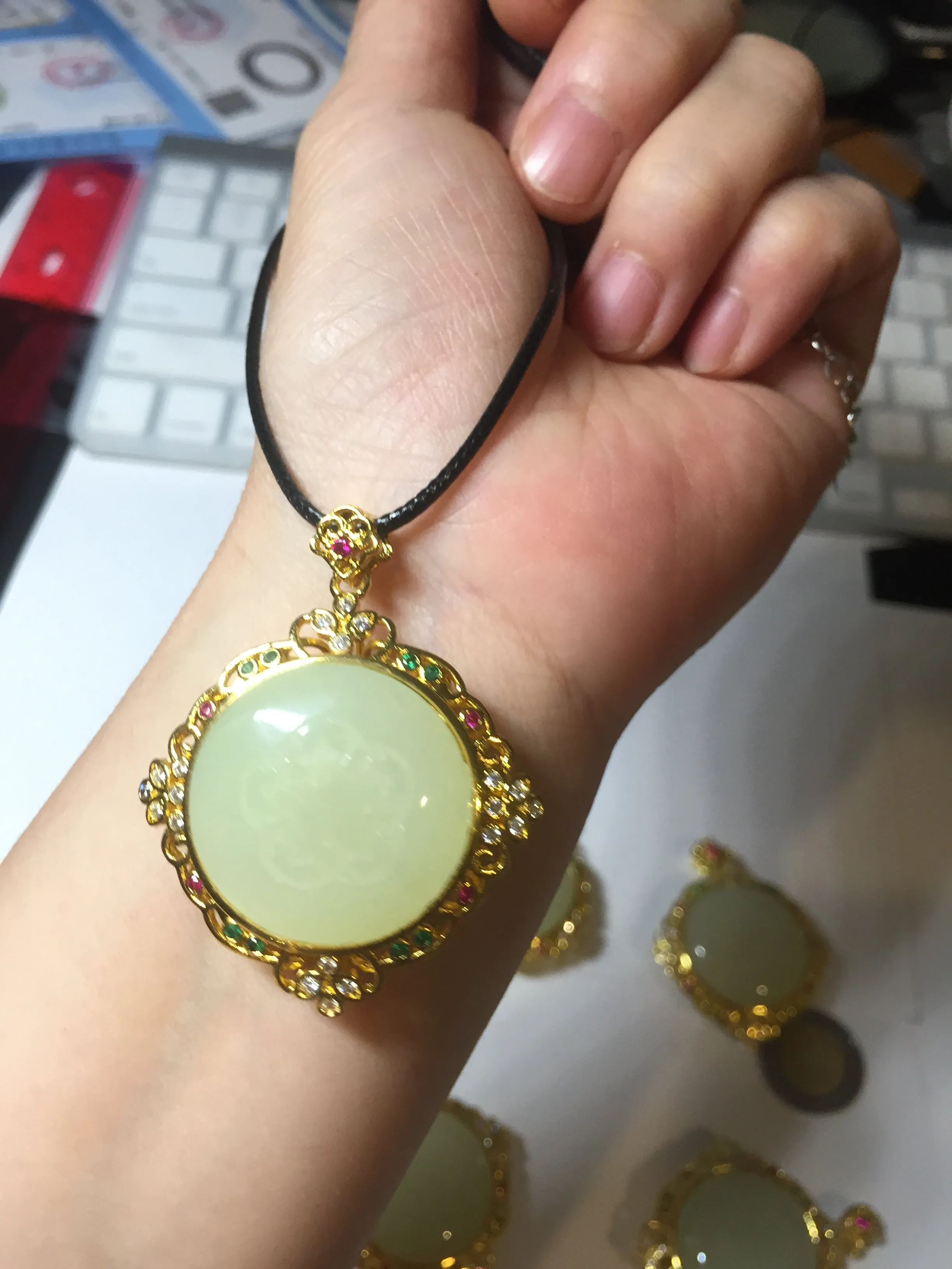 100% Natural yellow/green Hetian nephrite Jade(和田黄玉) pendant HF84