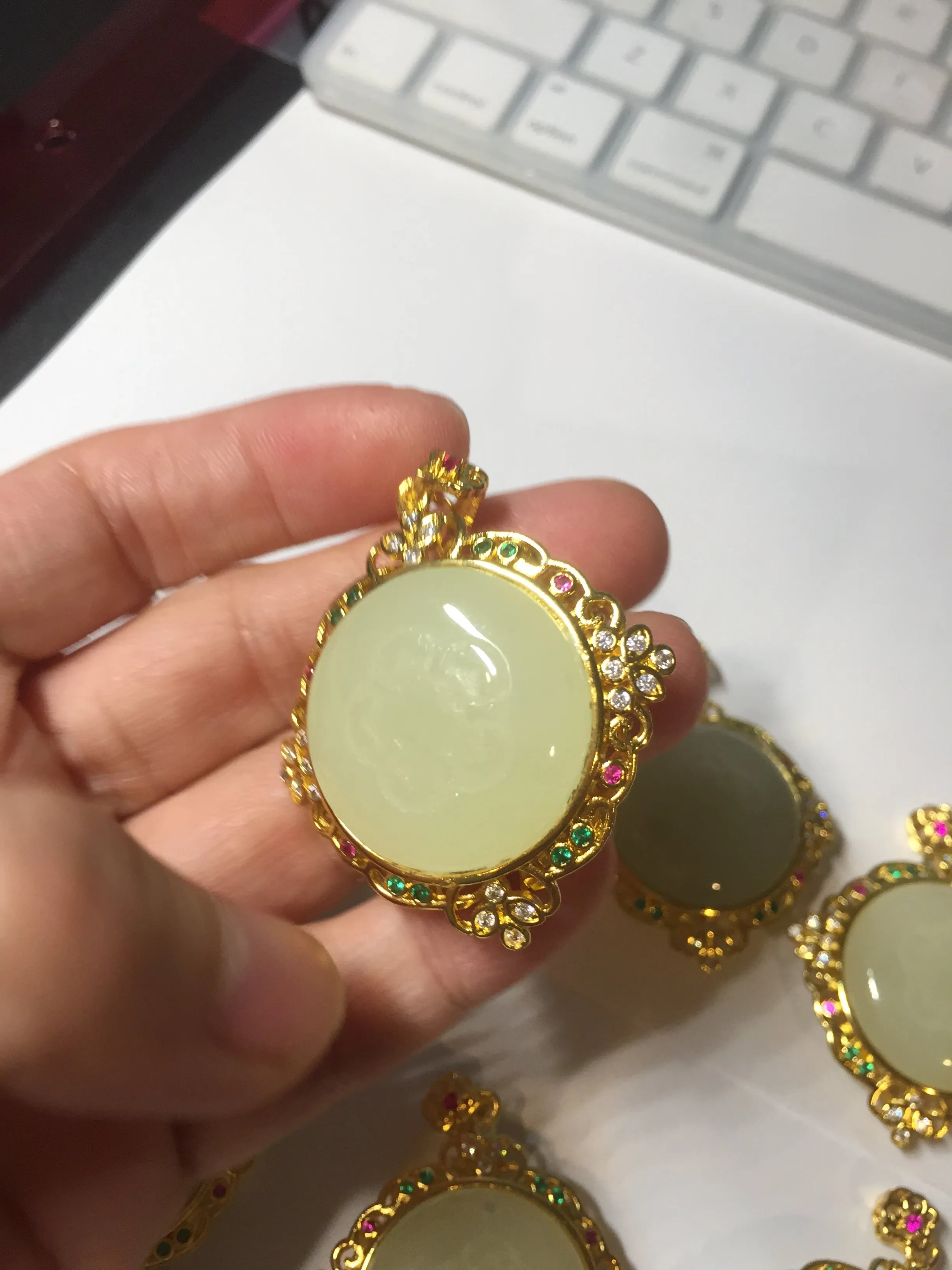 100% Natural yellow/green Hetian nephrite Jade(和田黄玉) pendant HF84