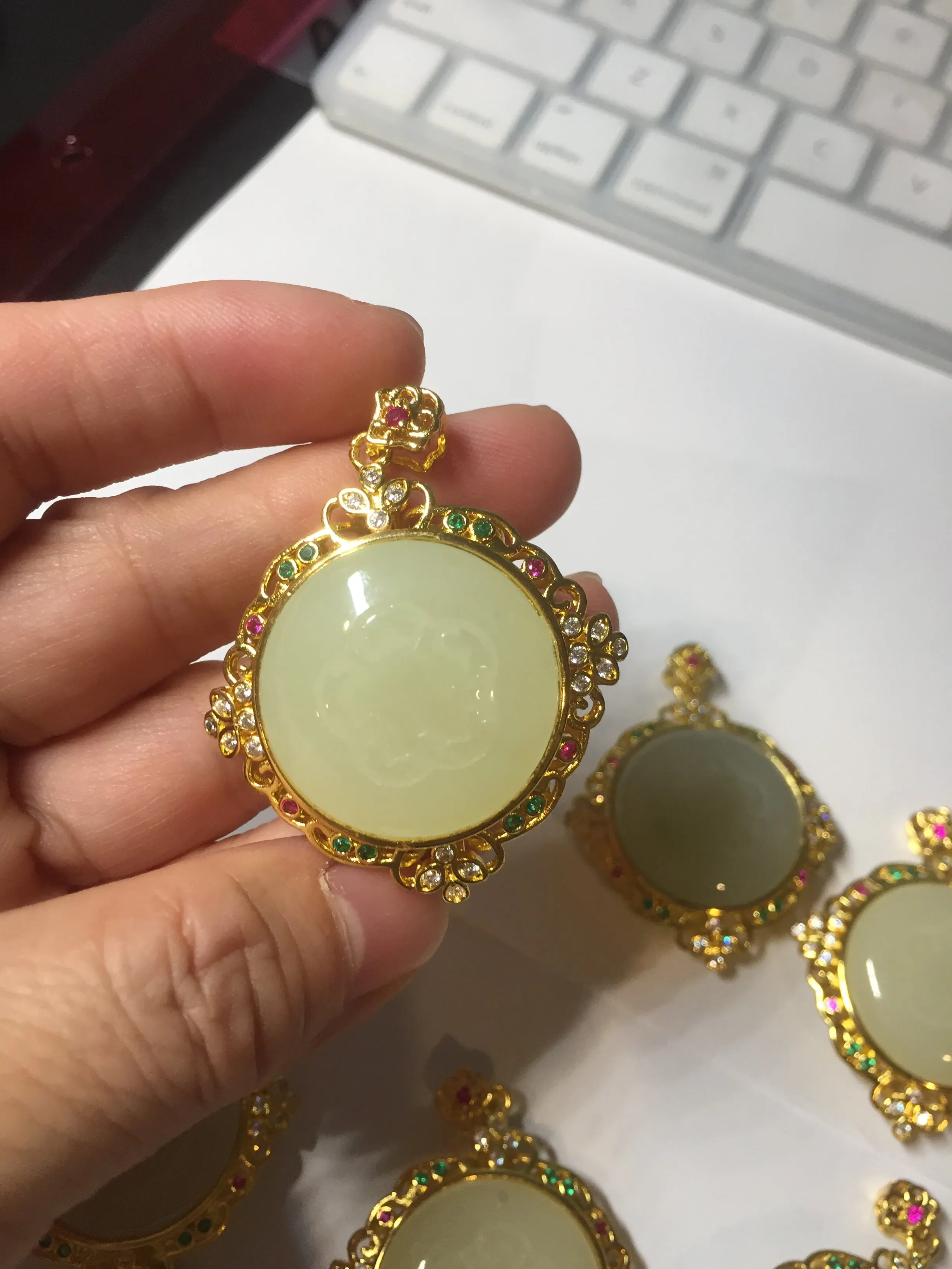 100% Natural yellow/green Hetian nephrite Jade(和田黄玉) pendant HF84