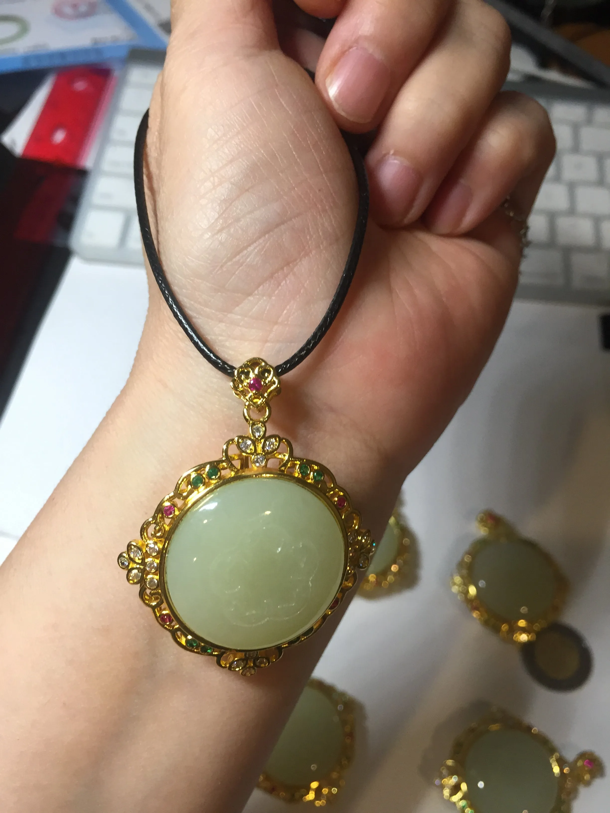 100% Natural yellow/green Hetian nephrite Jade(和田黄玉) pendant HF84