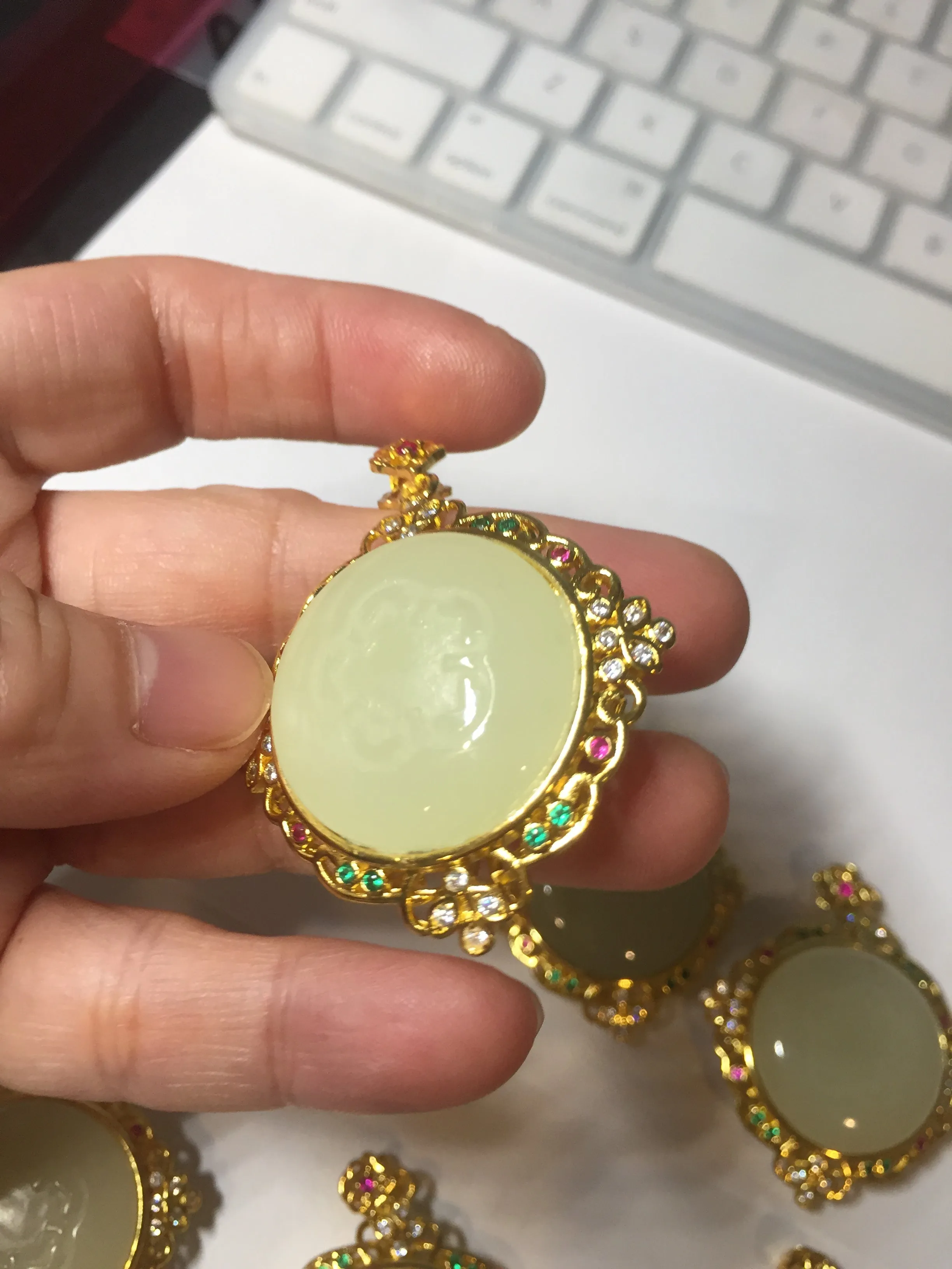 100% Natural yellow/green Hetian nephrite Jade(和田黄玉) pendant HF84