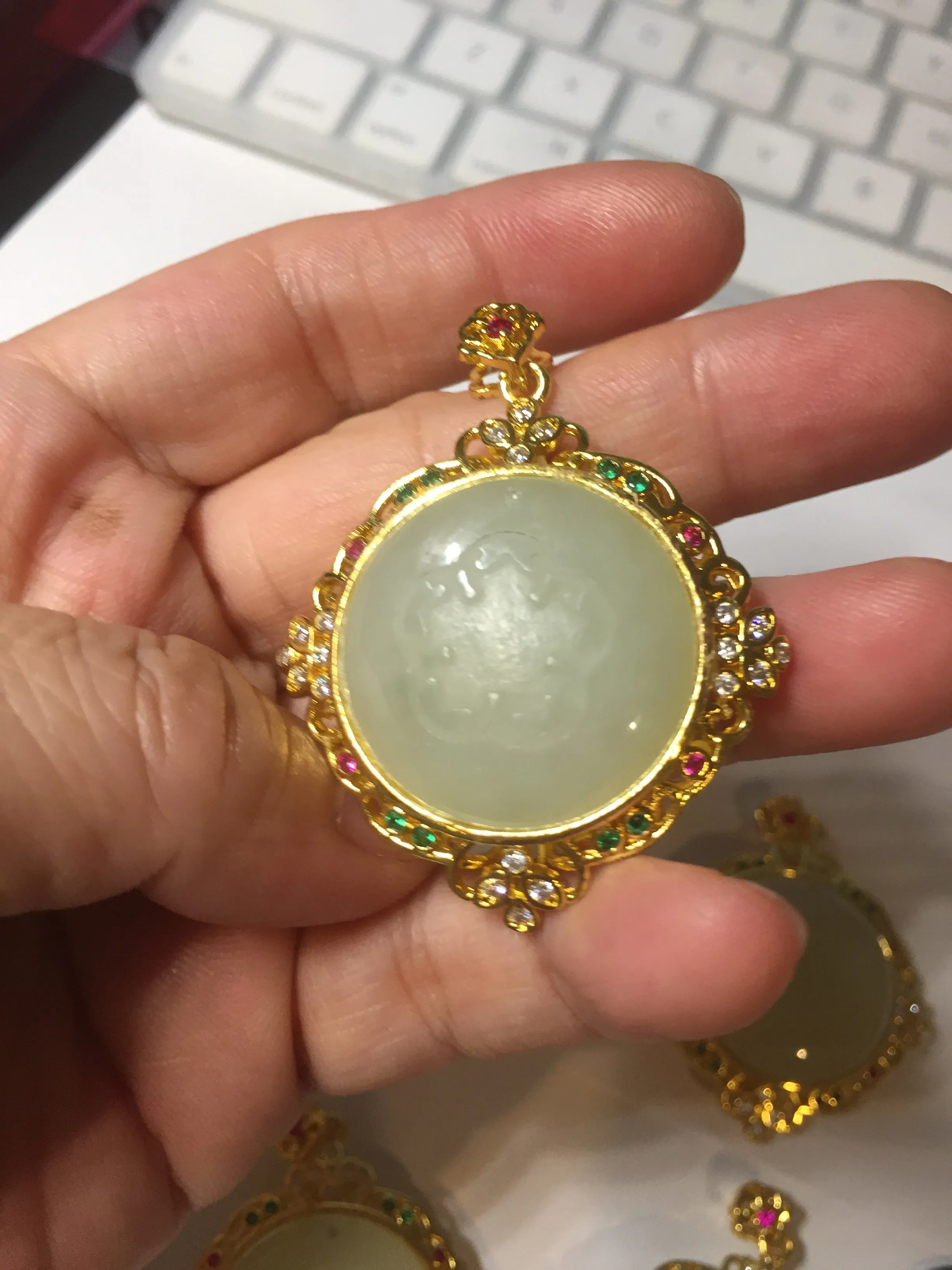 100% Natural yellow/green Hetian nephrite Jade(和田黄玉) pendant HF84