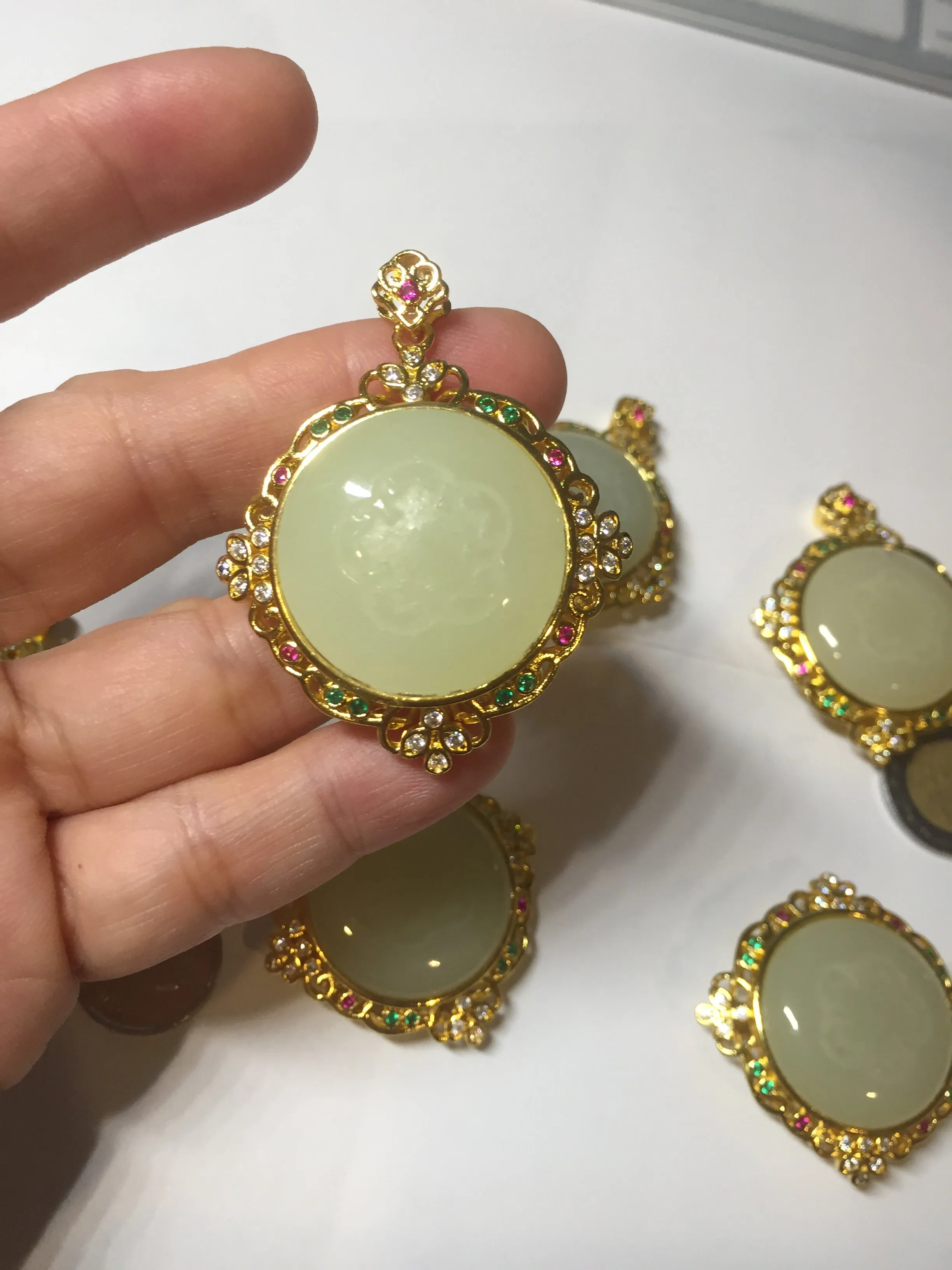 100% Natural yellow/green Hetian nephrite Jade(和田黄玉) pendant HF84