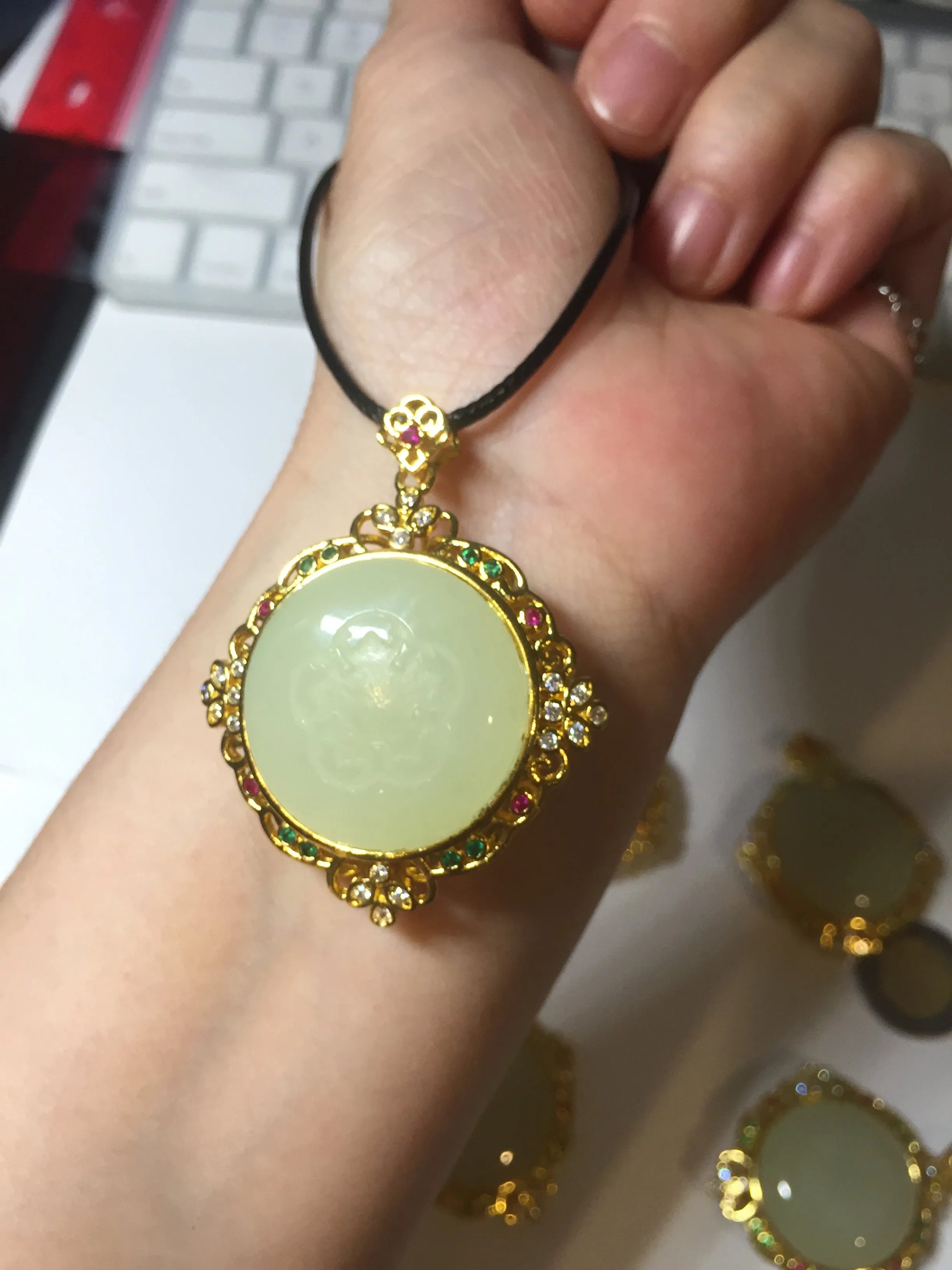 100% Natural yellow/green Hetian nephrite Jade(和田黄玉) pendant HF84