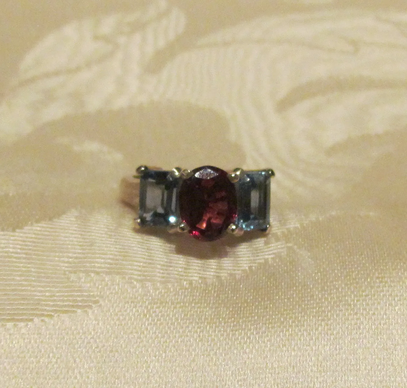 14Kt White Gold 2.70ct Garnet & 2.75ct Blue Topaz Ring High Fashion Bruce Magnotti Cocktail Ring Fine Jewelry Size 6 1/4