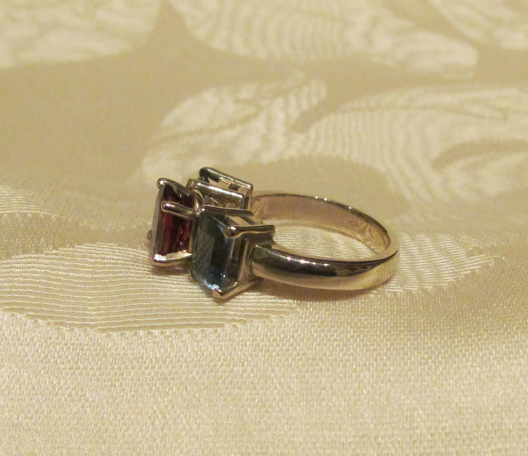 14Kt White Gold 2.70ct Garnet & 2.75ct Blue Topaz Ring High Fashion Bruce Magnotti Cocktail Ring Fine Jewelry Size 6 1/4