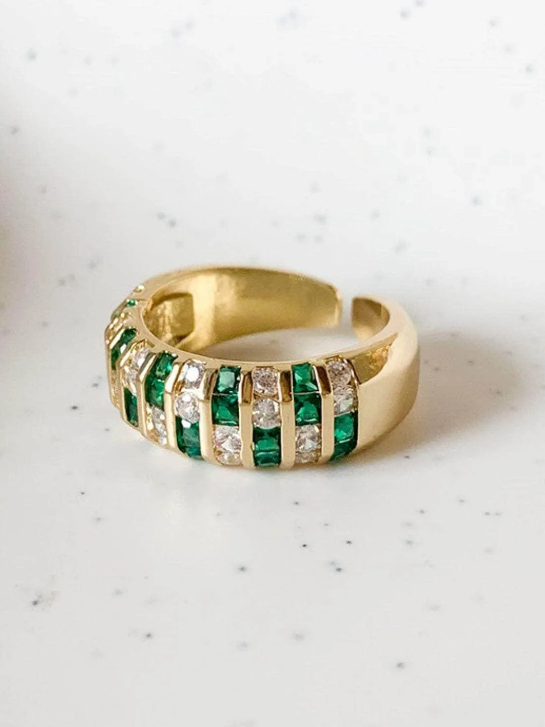 Divya Agarwal In Vintage Eternity Band Ring