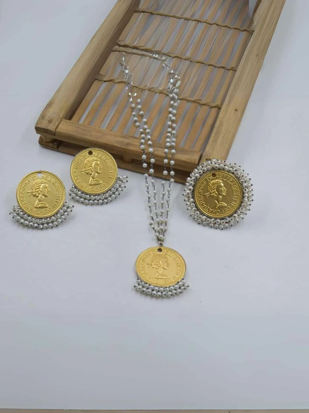 Elegant Golden Chain Locket Necklace