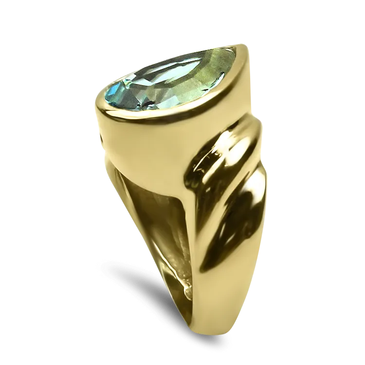 Estate 14K Yellow Gold Blue Topaz Ring