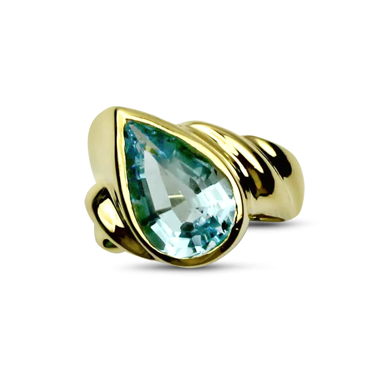 Estate 14K Yellow Gold Blue Topaz Ring