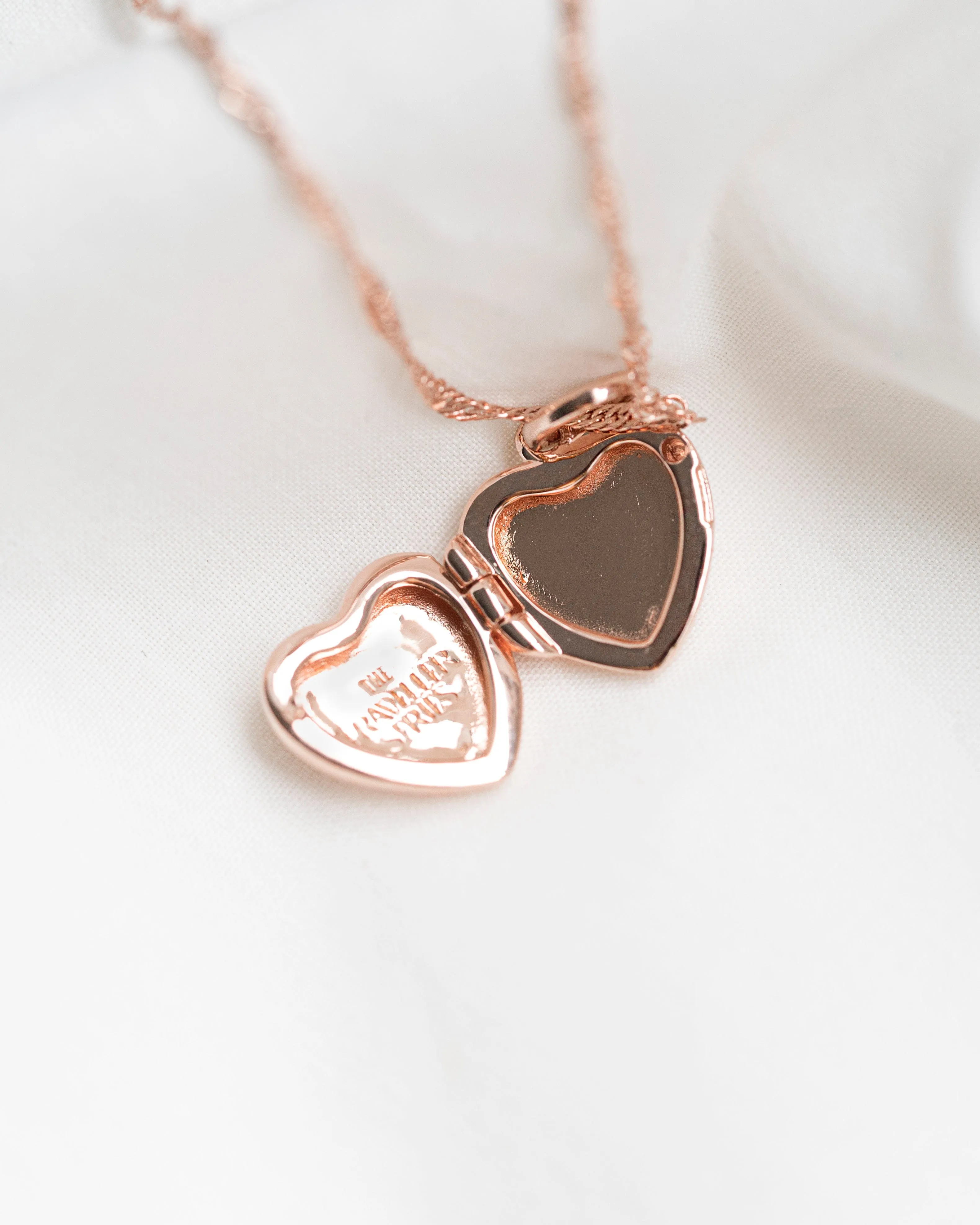 Love Heart Locket w Anne Chain