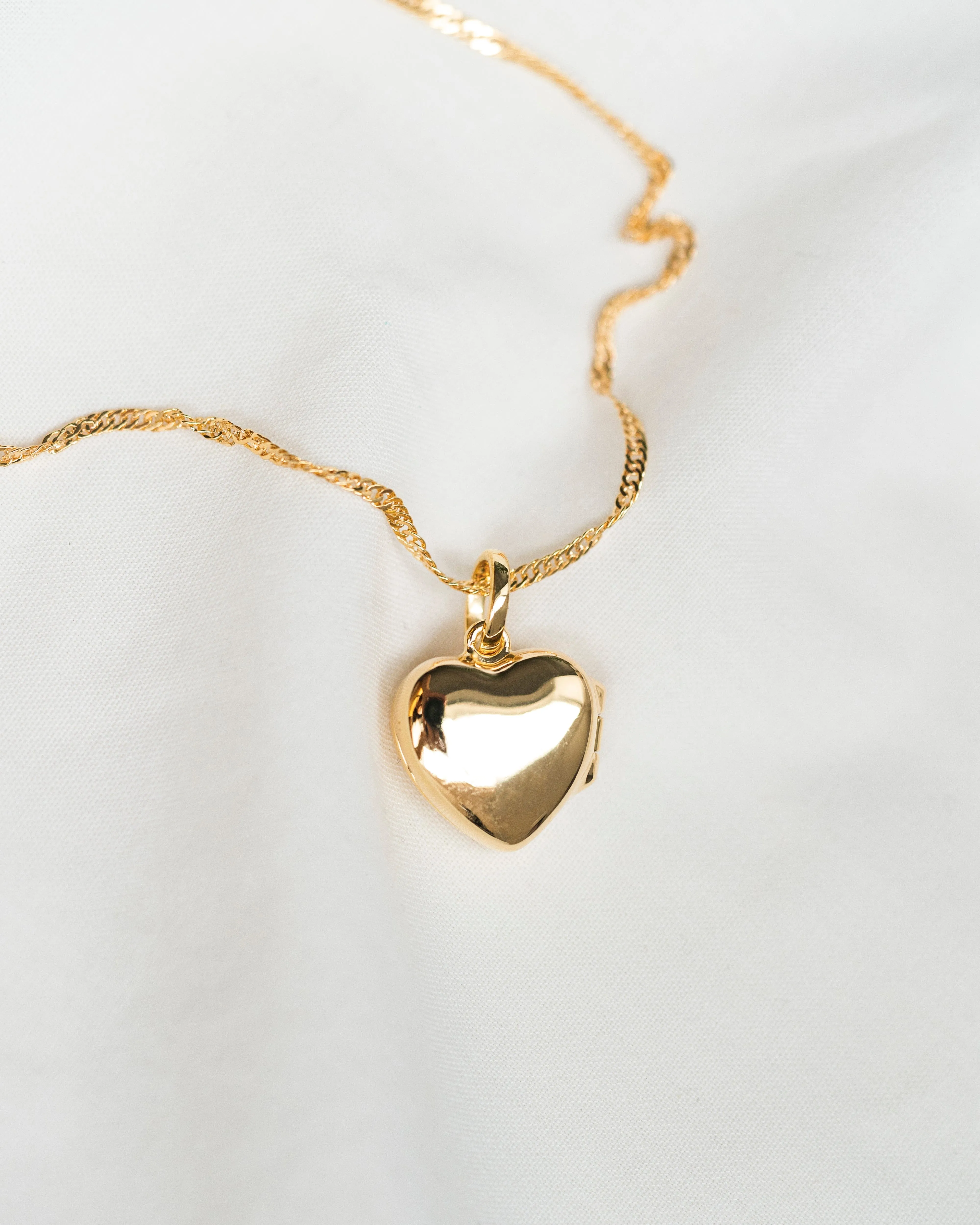 Love Heart Locket w Anne Chain