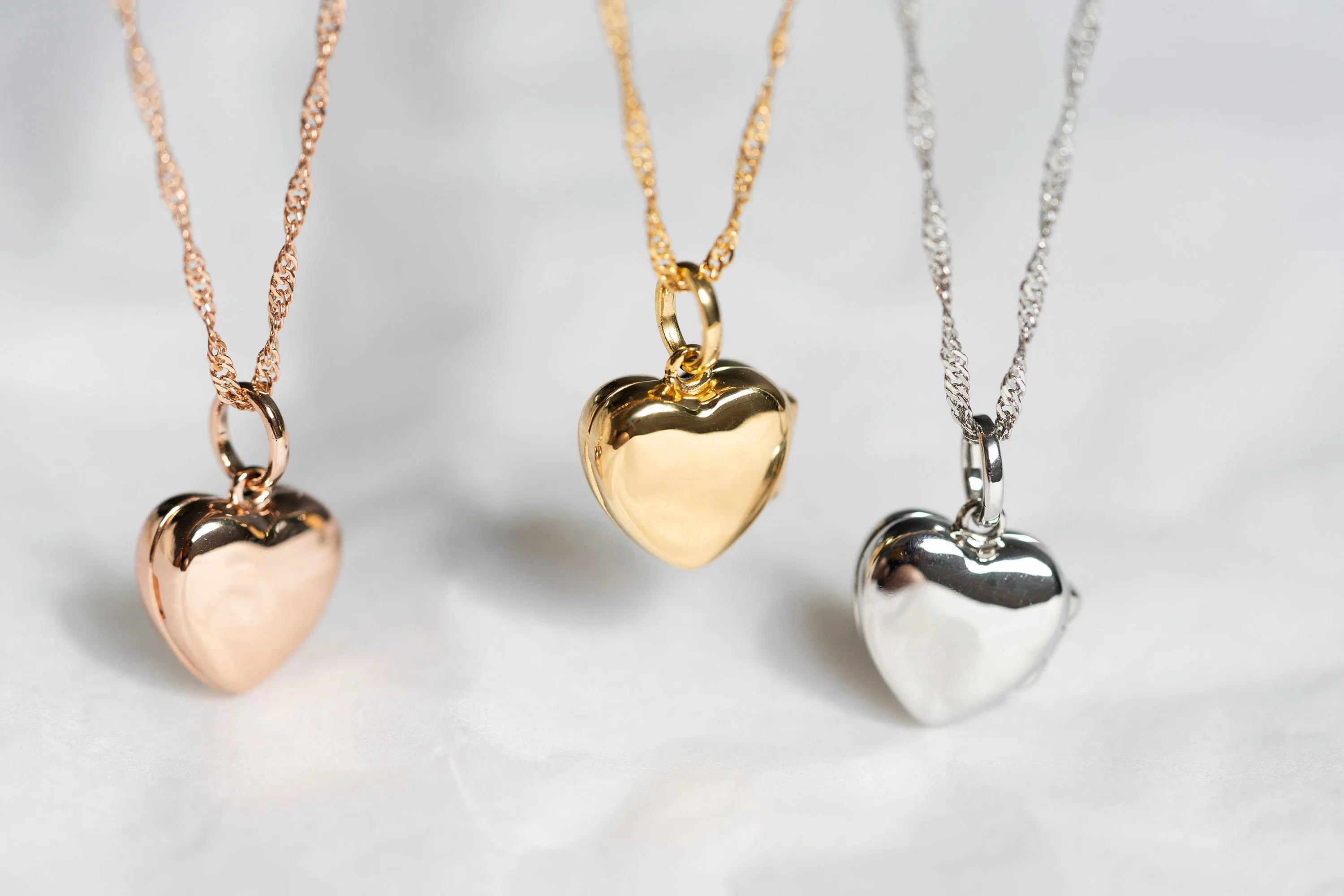 Love Heart Locket w Anne Chain