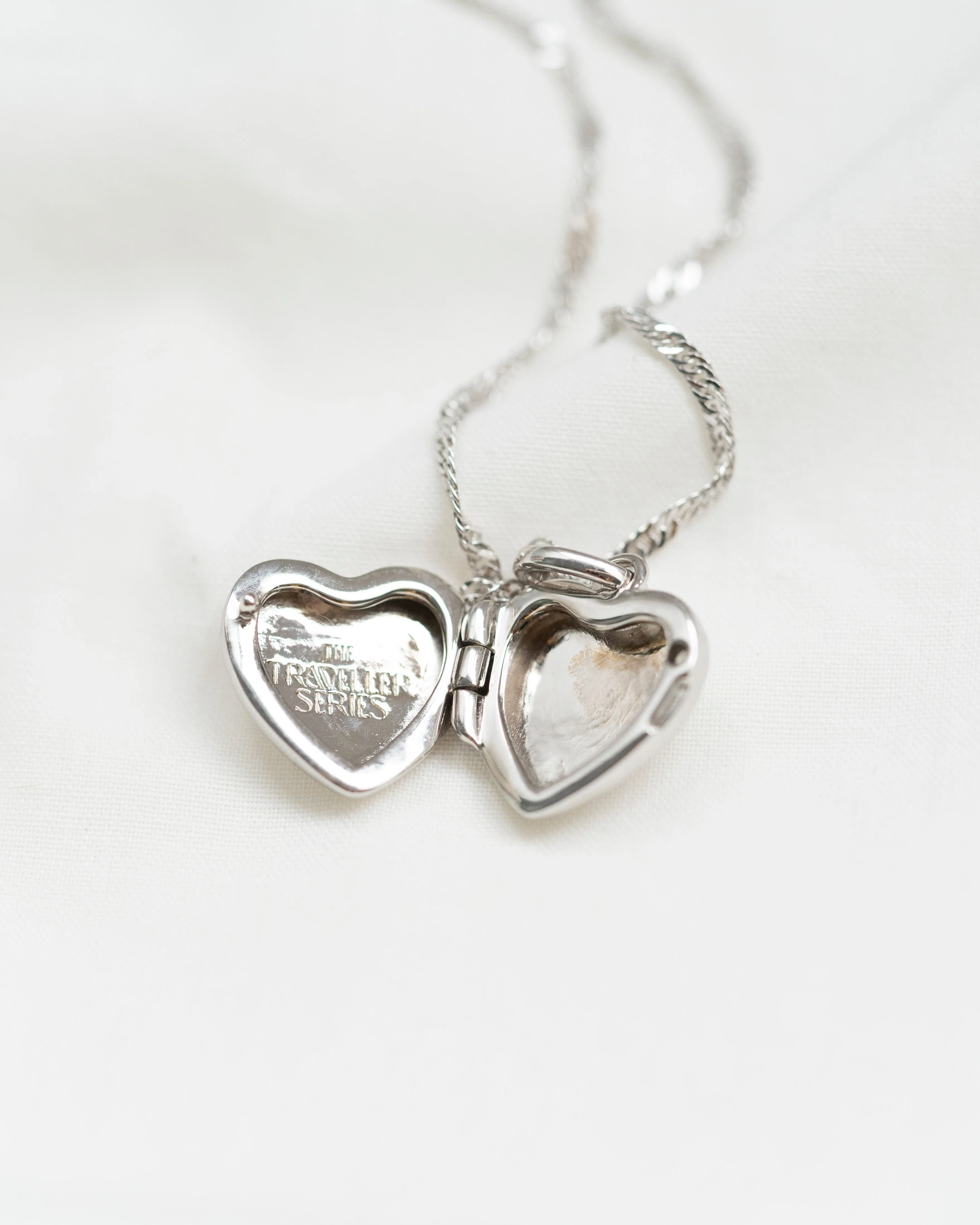 Love Heart Locket w Anne Chain