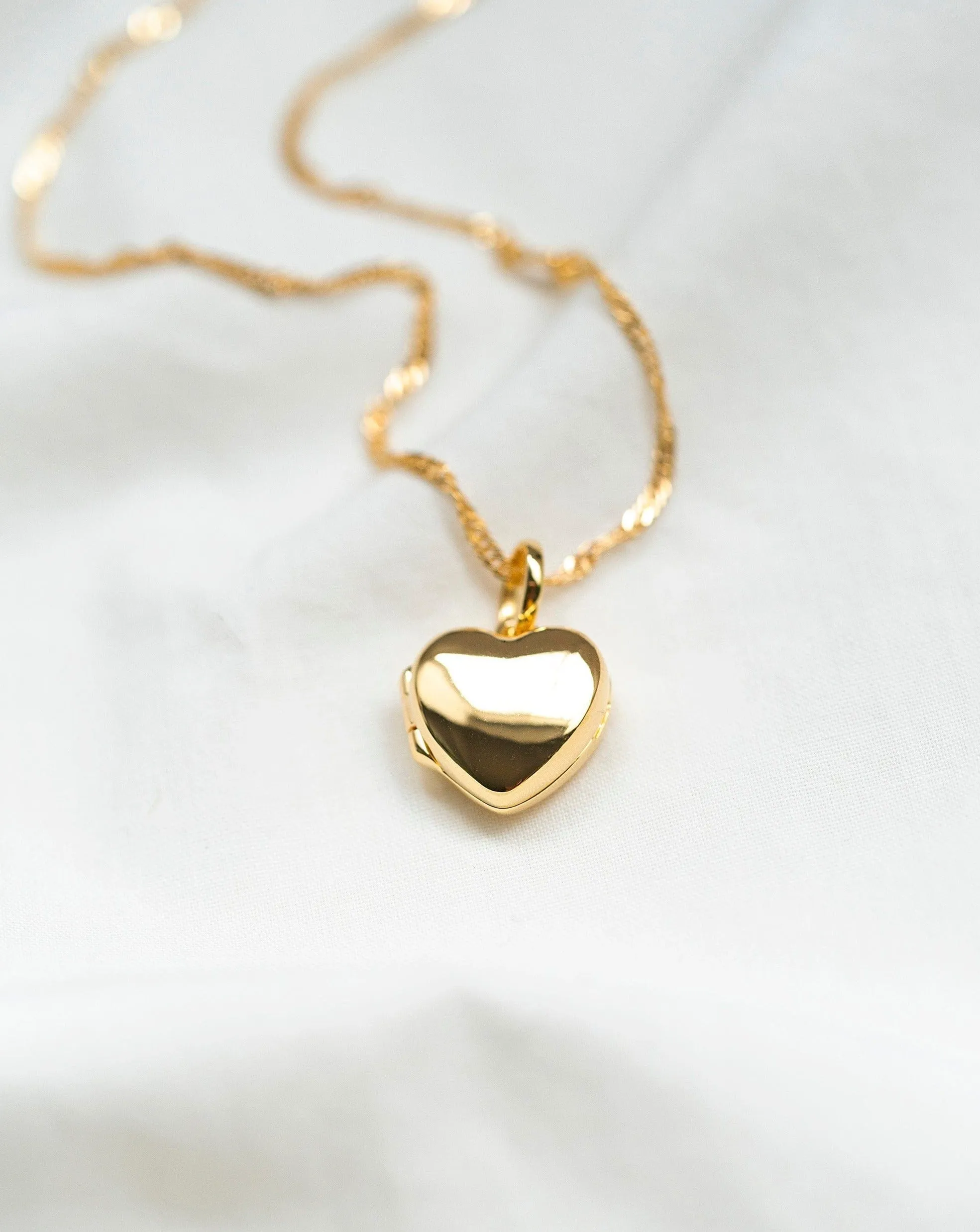 Love Heart Locket w Anne Chain