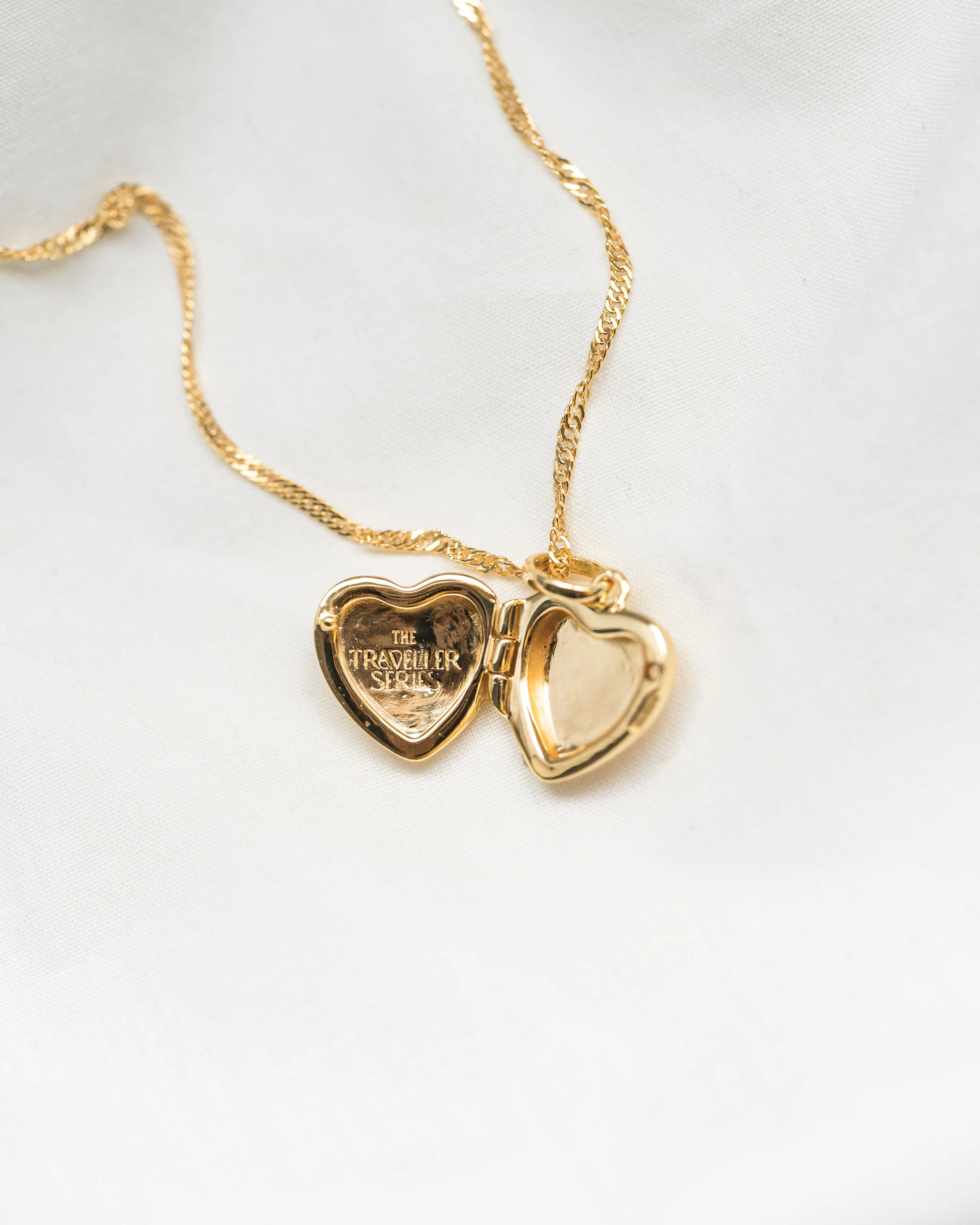 Love Heart Locket w Anne Chain