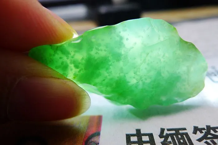 Natural Jade Rough Jadeite Raw (13.5g,4.1X1.9X1.1cm)