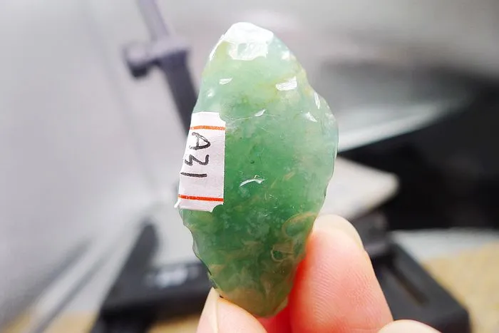 Natural Jade Rough Jadeite Raw (13.5g,4.1X1.9X1.1cm)