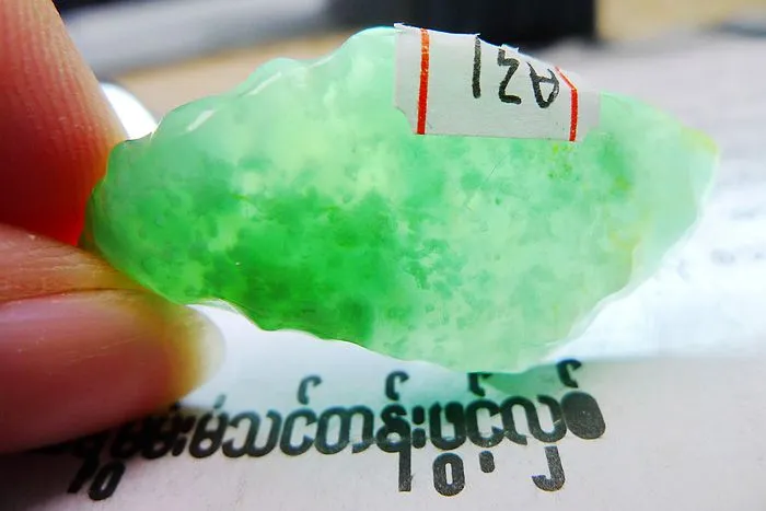 Natural Jade Rough Jadeite Raw (13.5g,4.1X1.9X1.1cm)