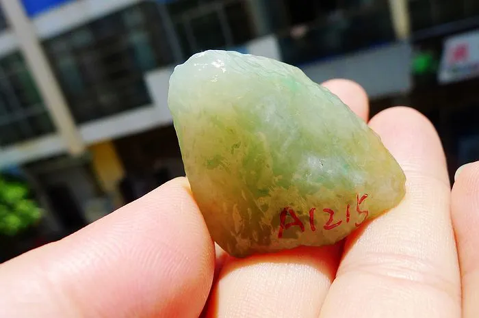 Natural Jade Rough Jadeite Raw (16g,3.2X2.9X1.25cm)