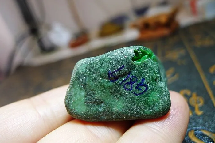 Natural Jade Rough Jadeite Raw (27g,3.8X2.1X2.2cm)