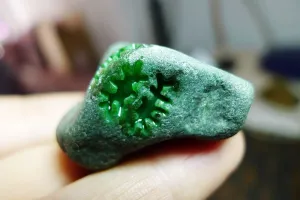 Natural Jade Rough Jadeite Raw (27g,3.8X2.1X2.2cm)