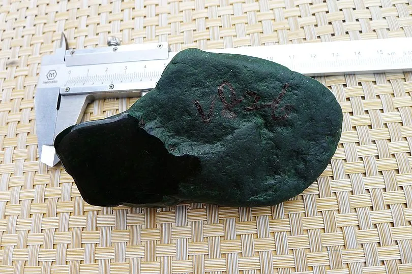 Natural Jade Rough Jadeite Raw (317g,10.1X6X3.5cm)