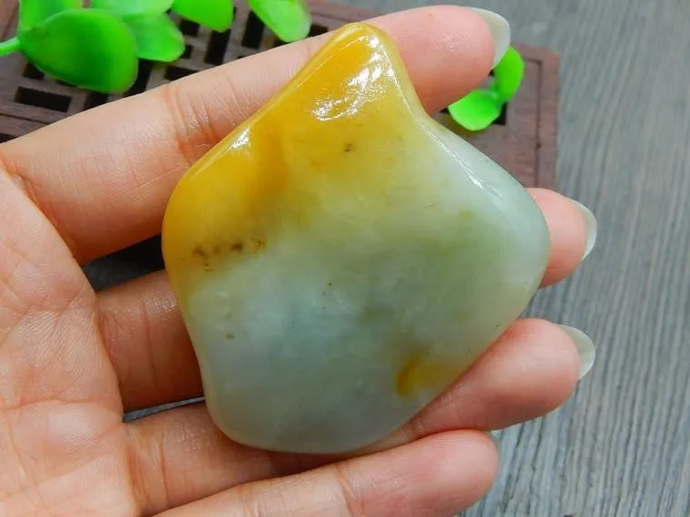 Natural Jade Rough Jadeite Raw (61g, 55X44X17mm)