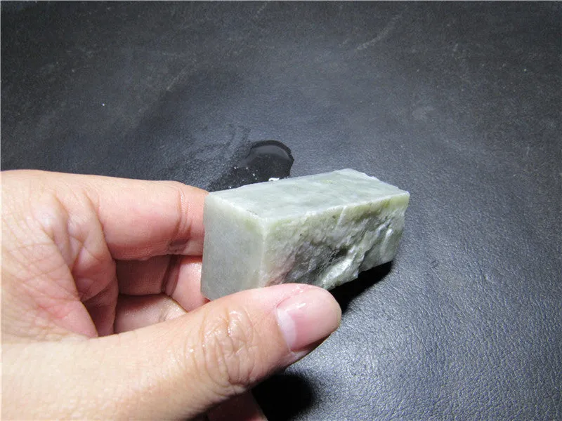 Natural Kunlun Jade Rough Nephrite Raw (120.01g, 63X29X26mm)