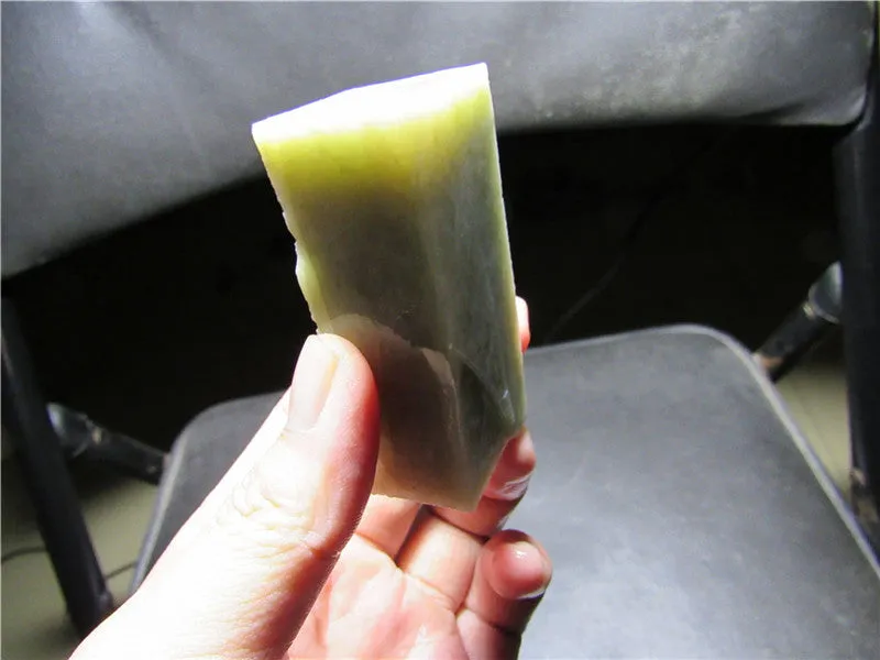 Natural Kunlun Jade Rough Nephrite Raw (120.01g, 63X29X26mm)