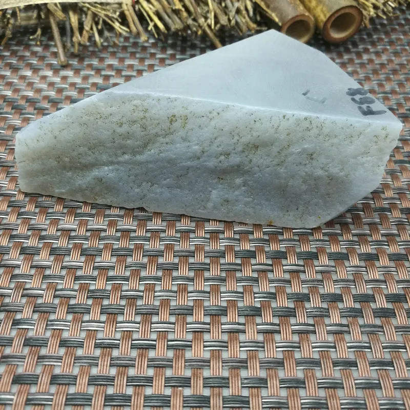 Natural Kunlun Jade Rough Nephrite Raw (282g, 9.5X6.5X3cm)