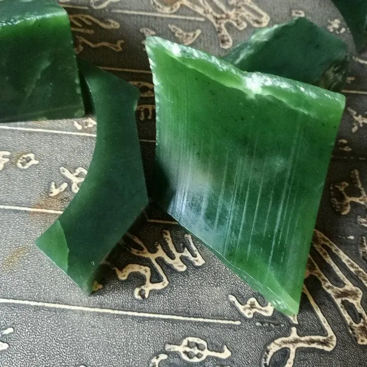 Natural kunlun Jade Rough Nephrite Raw 398g