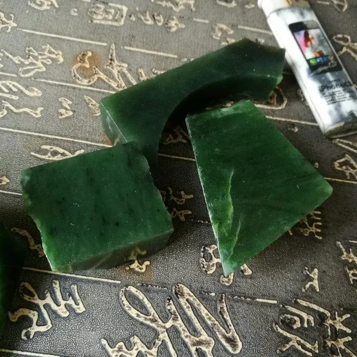 Natural kunlun Jade Rough Nephrite Raw 398g