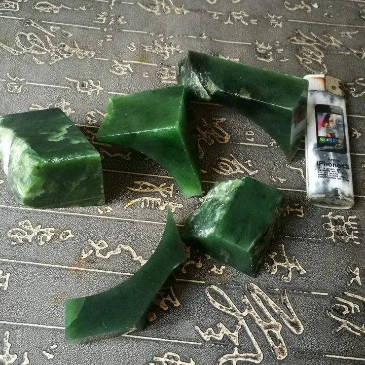 Natural kunlun Jade Rough Nephrite Raw 398g