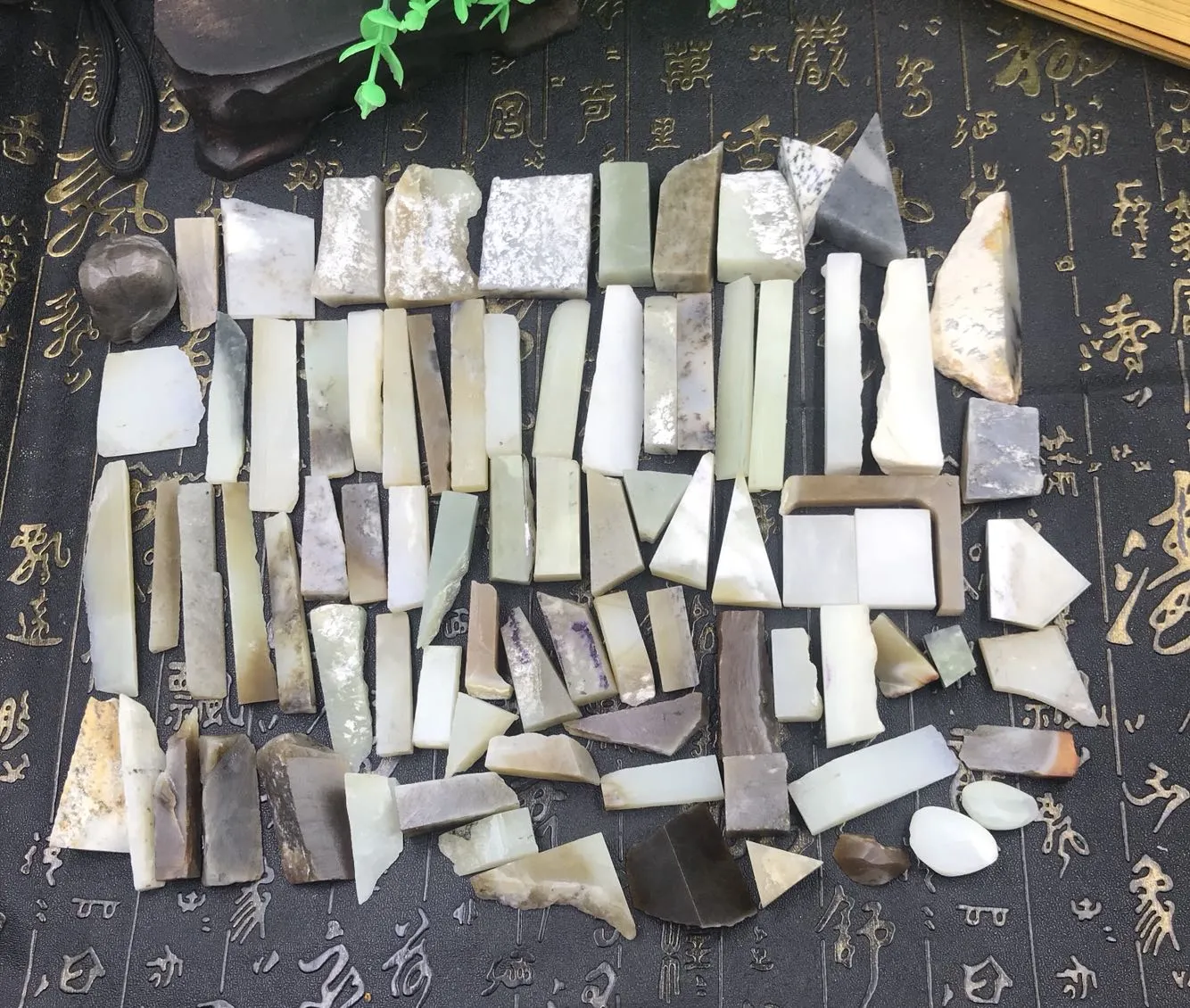 Natural Kunlun Jade Rough Nephrite Remains 84 pieces