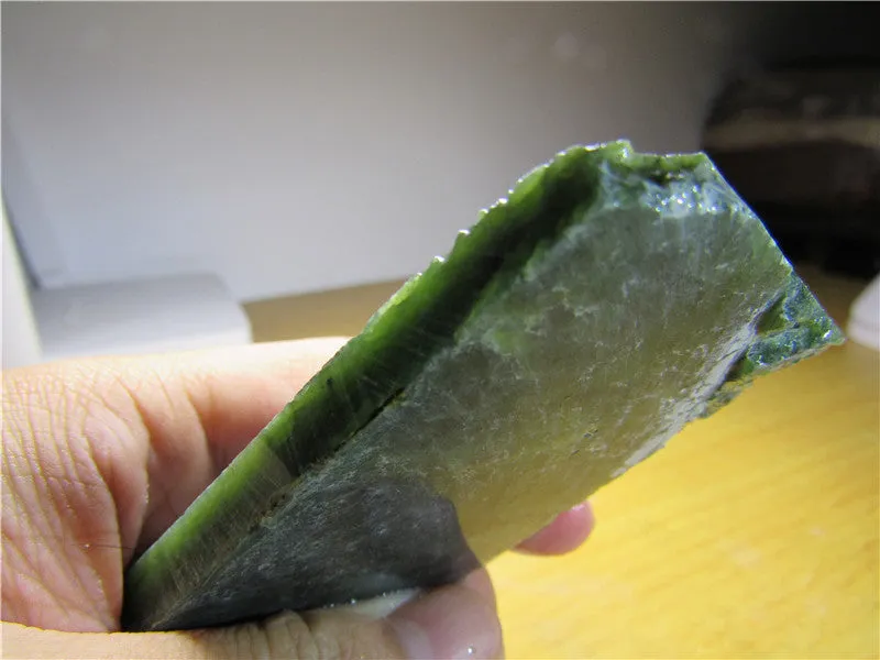 Natural Siberian Jade Rough Russia nephrite Raw (81.93g, 85X40X8mm)