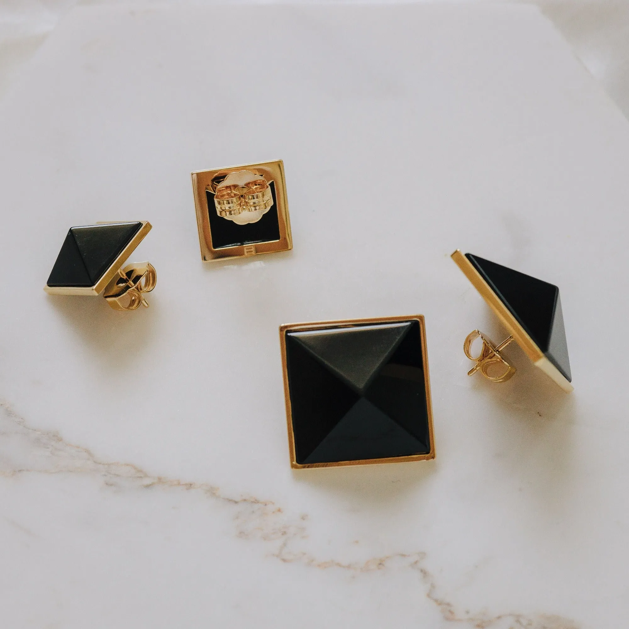 Pyramid Studs - Onyx Grande