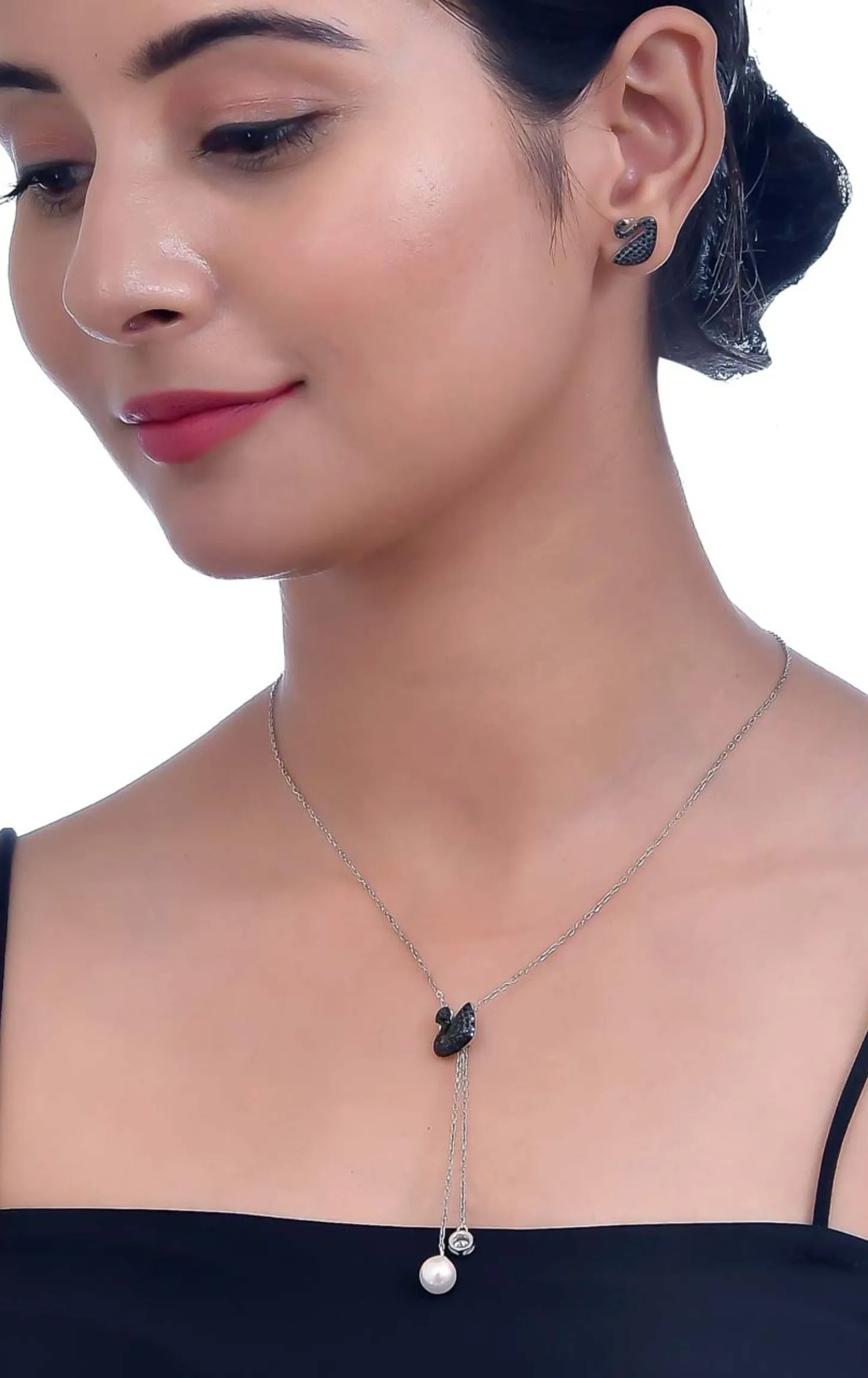 Solemn Black Swan Pendant Set Silver