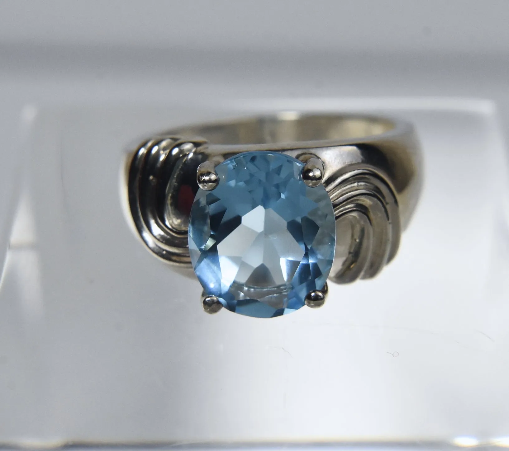 Sterling Silver Blue Topaz Ribbed Modern Design Ring - Size 8