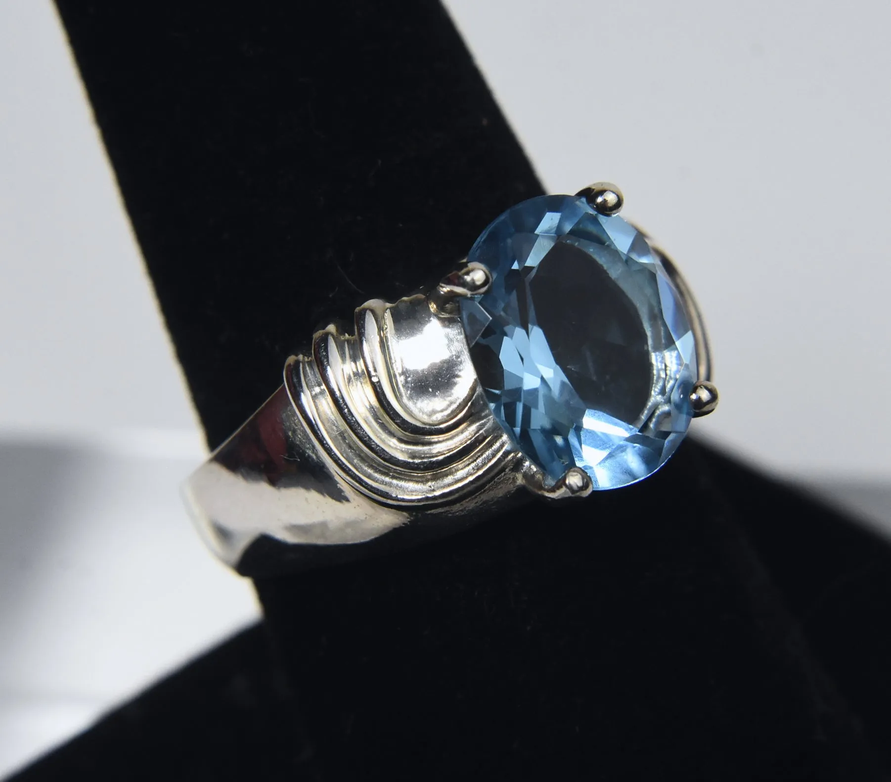 Sterling Silver Blue Topaz Ribbed Modern Design Ring - Size 8